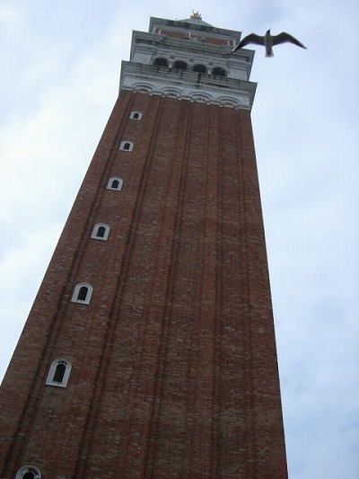 サン・マルコ広場に聳え立つ塔